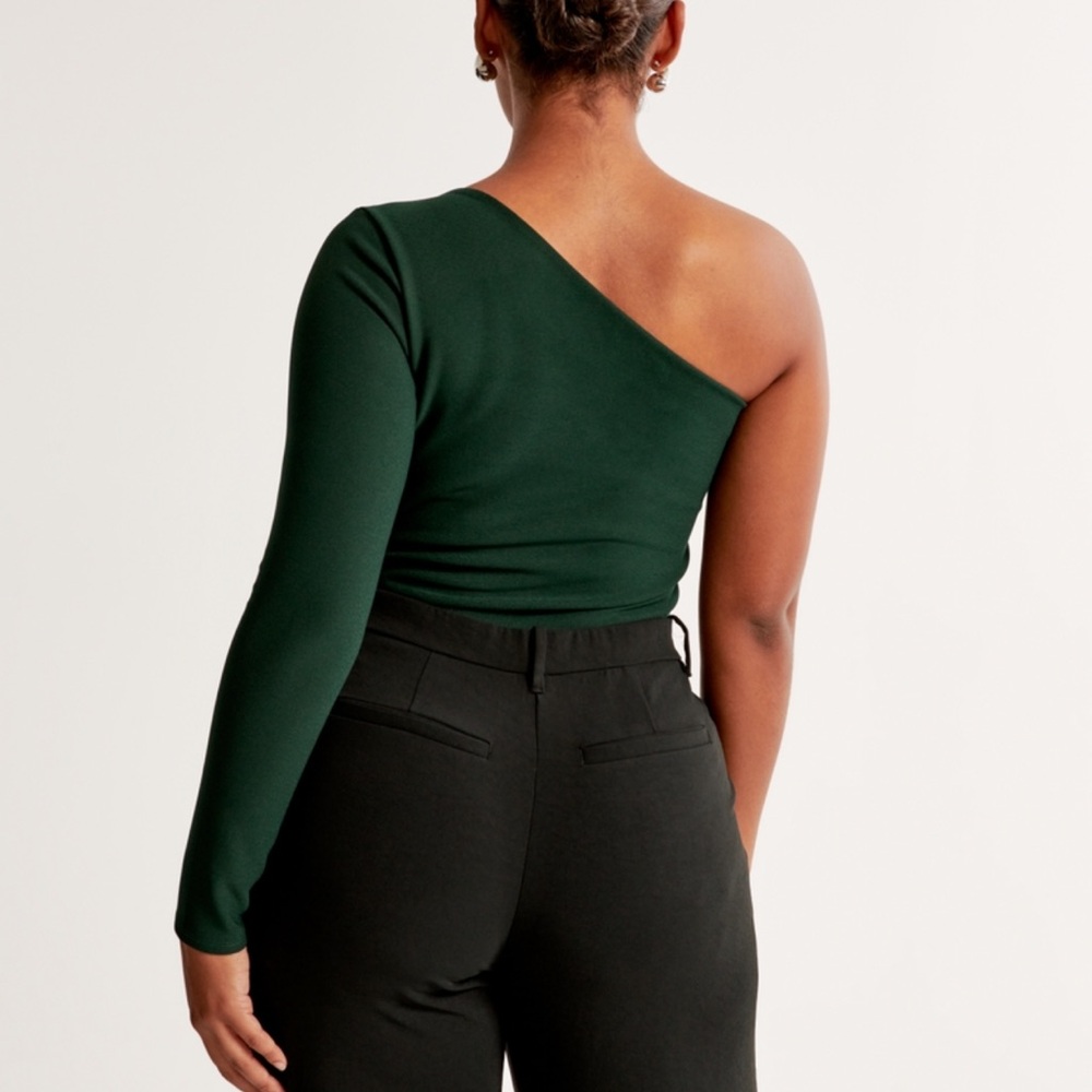 Abercrombie & Fitch Long-Sleeve Crepe One-Shoulder Bodysuit - Picture 2 of 6